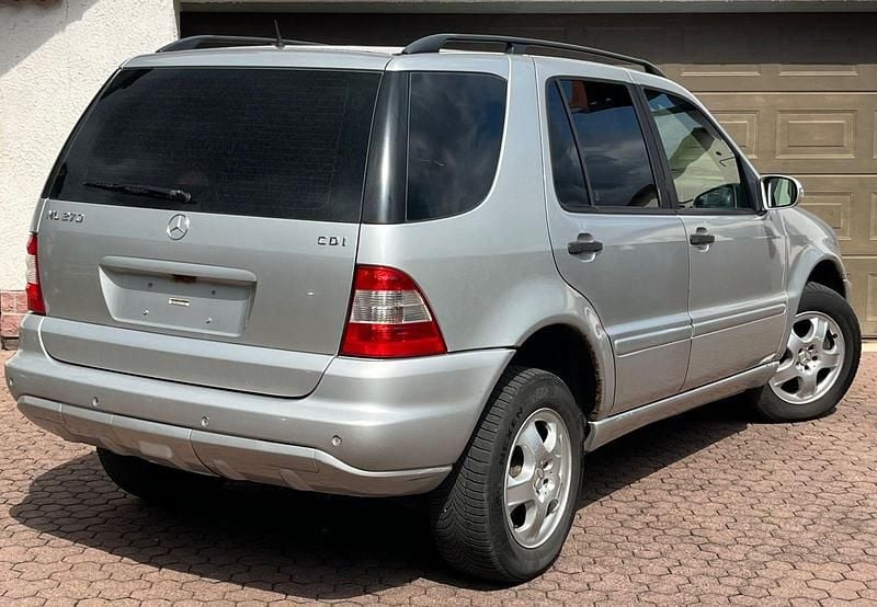 Gebraucht Mercedes ML270 163 PS (119 kW) 2002 Silber SUV