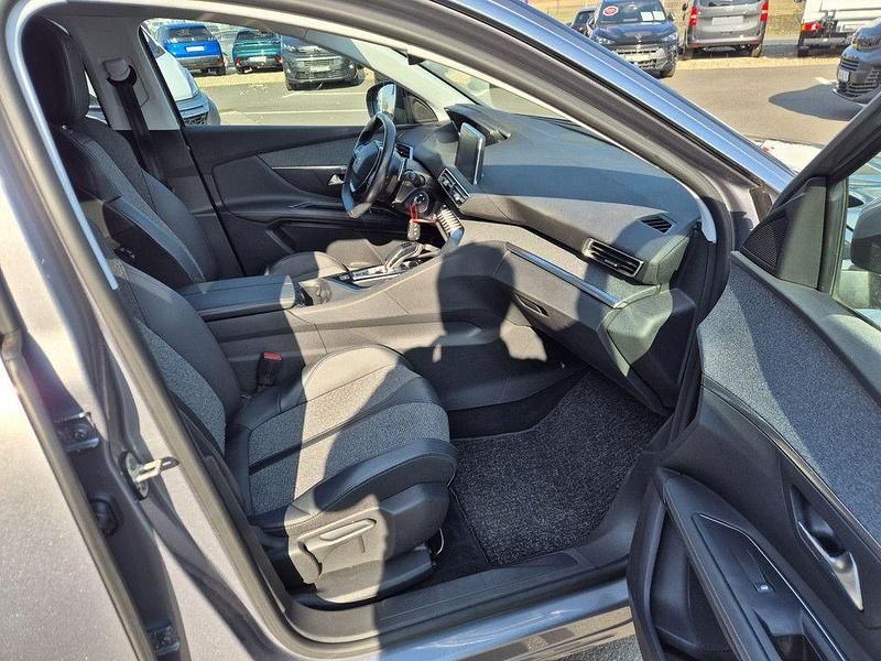 Gebraucht Peugeot 3008 Allure 131 PS (96 kW) 2019 Grau / artense grau (metallic) SUV
