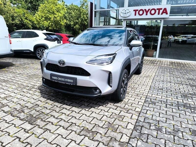 Silber Neu 2025 Toyota Yaris Cross SUV | 31.490 € (Fairer Preis) - Bild 1/4
