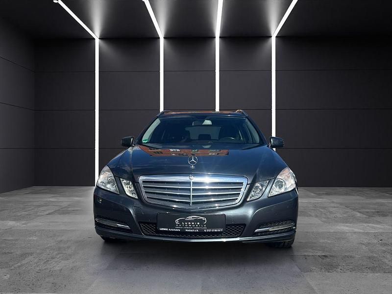 Gebraucht Mercedes E250 204 PS (150 kW) 2012 Grau Kombi