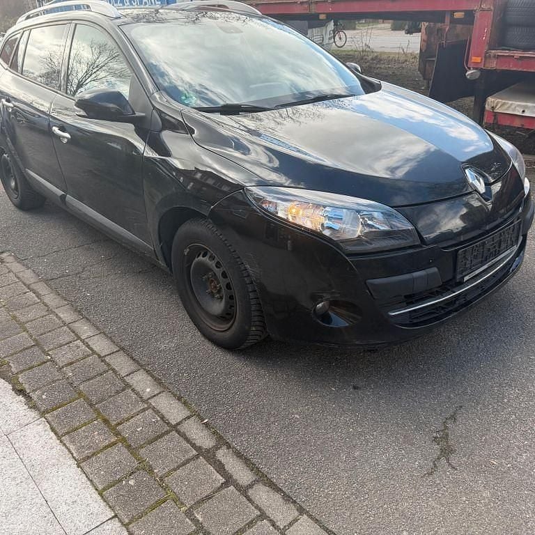 Gebraucht Renault Mégane III Dynamique 140 PS (102 kW) 2011 Schwarz Limousine