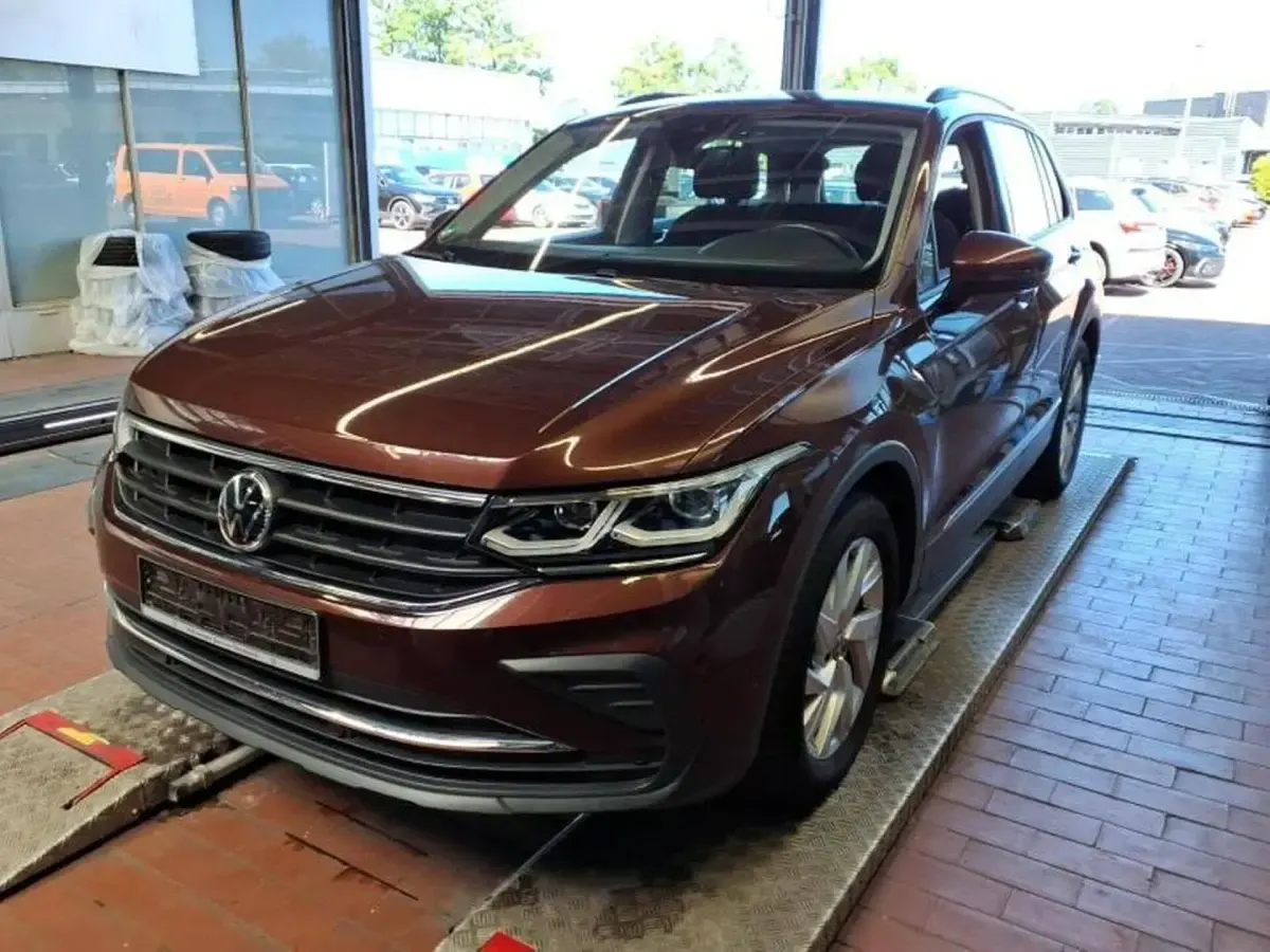 Gebraucht VW Tiguan Sport 150 PS (110 kW) 2021 Schwarz SUV