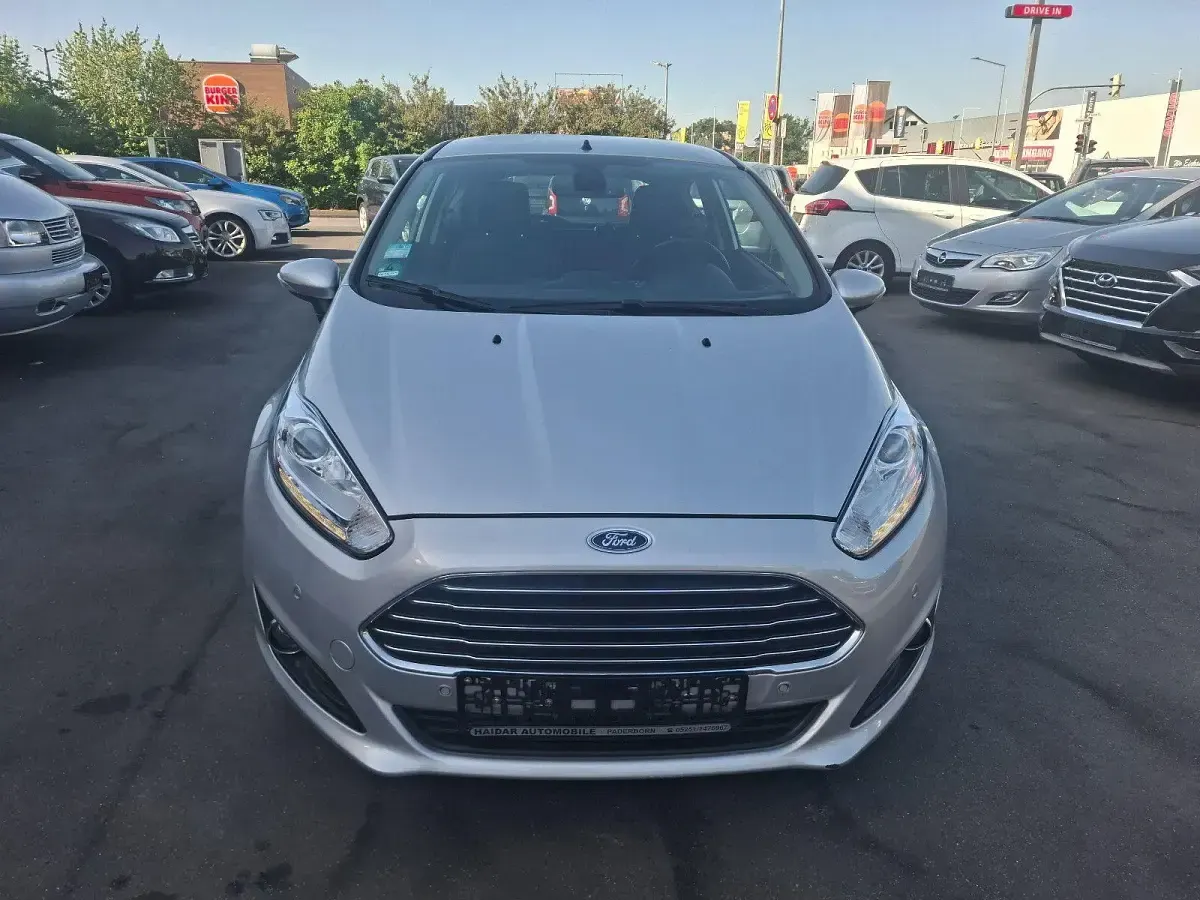 Gebraucht Ford Fiesta Titanium 101 PS (74 kW) 2013 Silber Kleinwagen