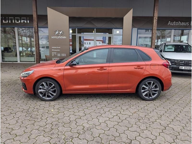 Gebraucht Hyundai i30 Advantage 101 PS (74 kW) 2024 Orange Limousine
