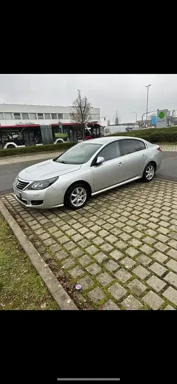 Używany Renault Latitude 140 KM (102 kW) 2011 Srebrny Sedan/Limuzyna