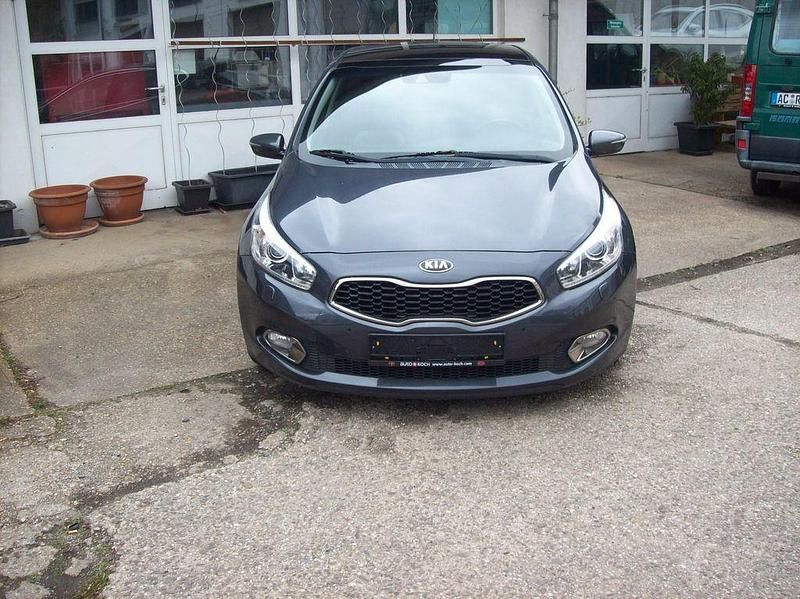 Second-hand Kia Ceed 135 CP (99 kW) 2012 Gri Hatchback