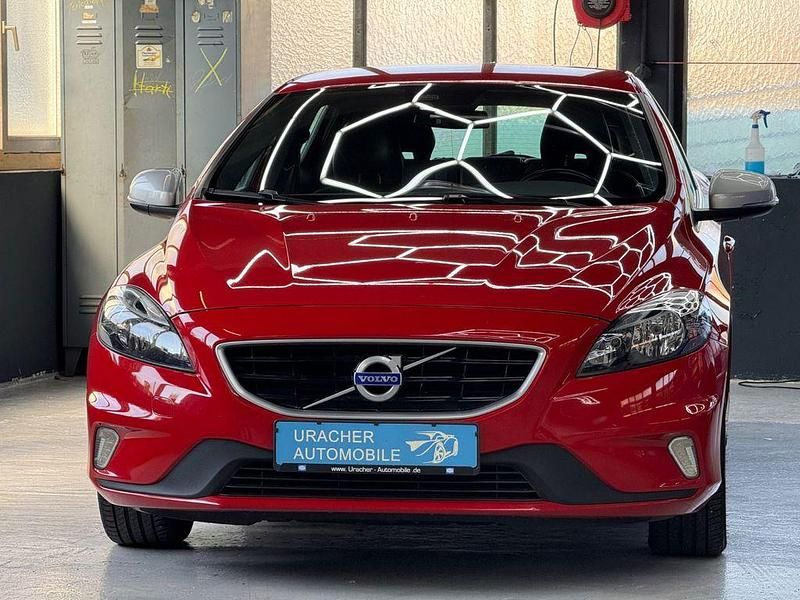 Gebraucht Volvo V40 Kinetic 120 PS (88 kW) 2015 Rot Limousine