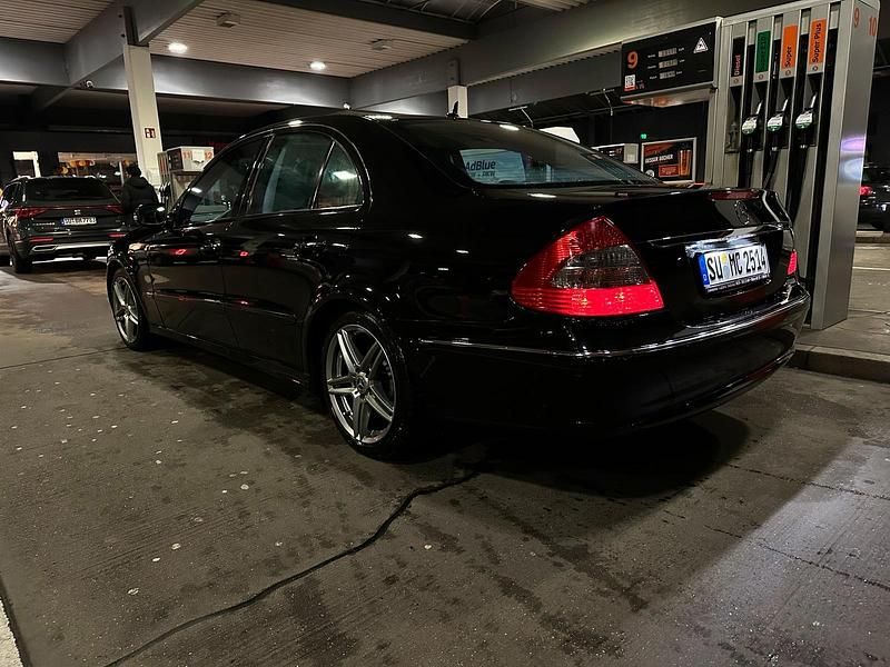 Gebraucht Mercedes E280 190 PS (139 kW) 2007 Schwarz Limousine