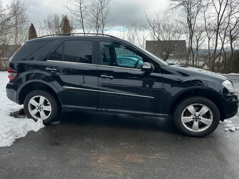 Gebraucht Mercedes ML280 197 PS (144 kW) 2008 Schwarz SUV