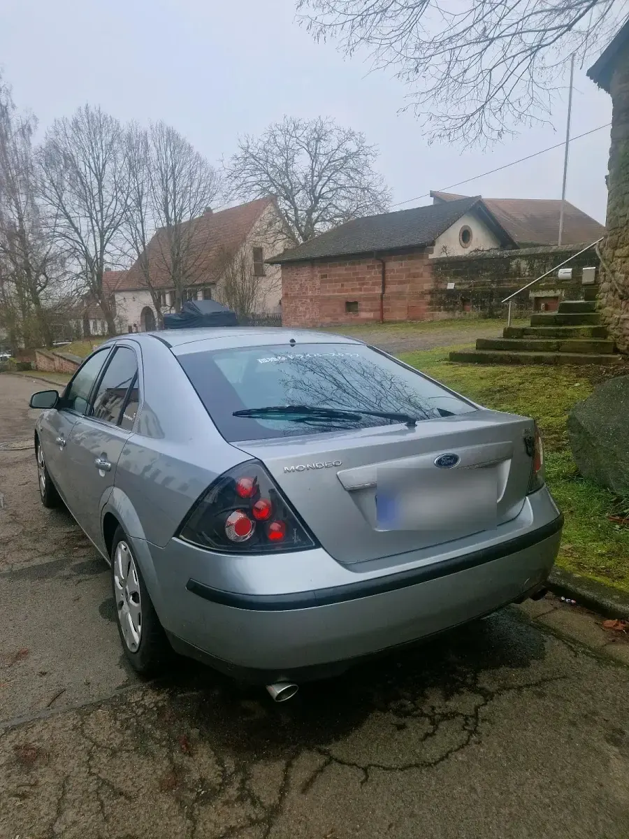 Gebraucht Ford Mondeo 131 PS (96 kW) 2004 Silber Limousine