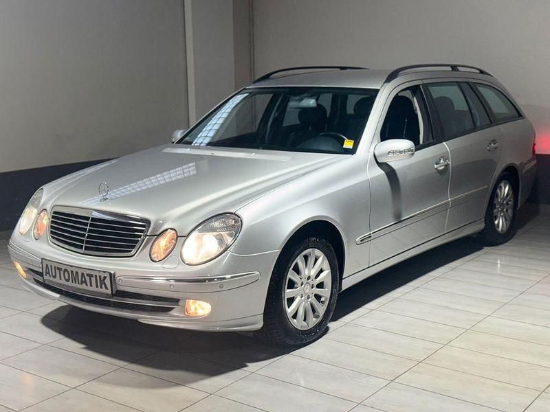 Silber Gebraucht 2003 Mercedes E240 Limousine | 8.870 € (Teuer) - Bild 1/4