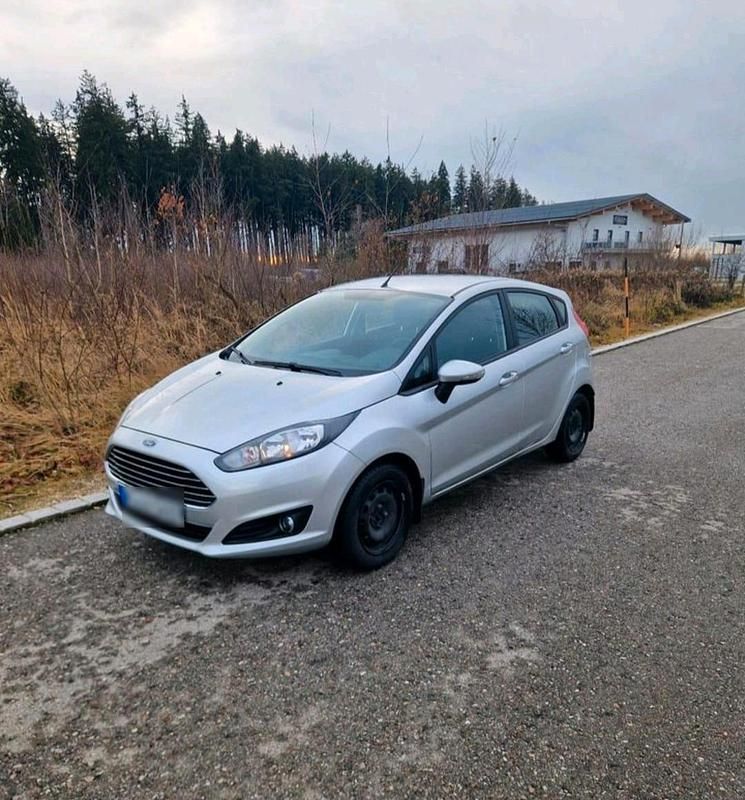 Gebraucht Ford Fiesta 101 PS (74 kW) 2015 Silber Kleinwagen