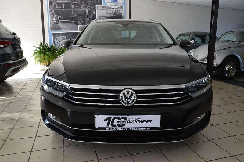 Deep black perleffekt Gebraucht 2016 VW Passat Highline Kombi | 15.490 € (Guter Preis) - Bild 1/4