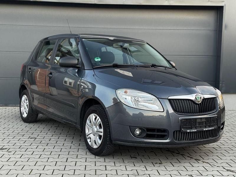 Grau Gebraucht 2009 Skoda Fabia Limousine | 999 € (Superpreis) - Bild 1/4