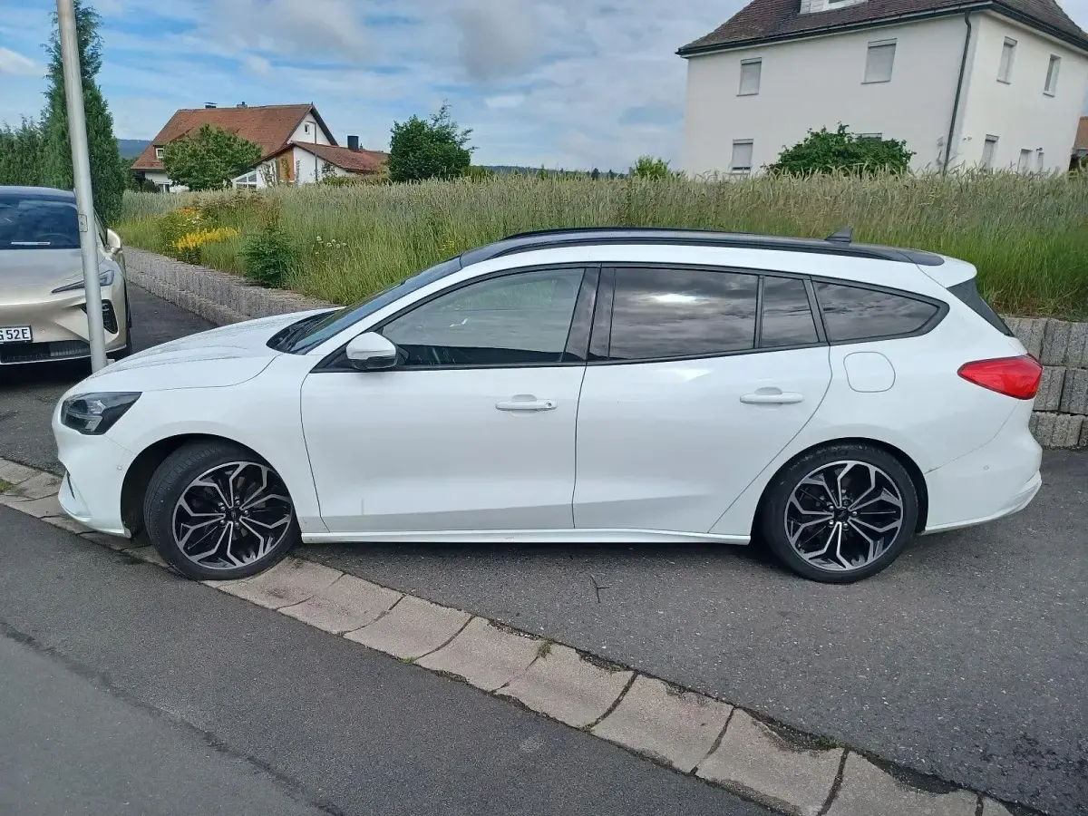 Gebraucht Ford Focus ST-Line 155 PS (114 kW) 2020 Weiß Kombi