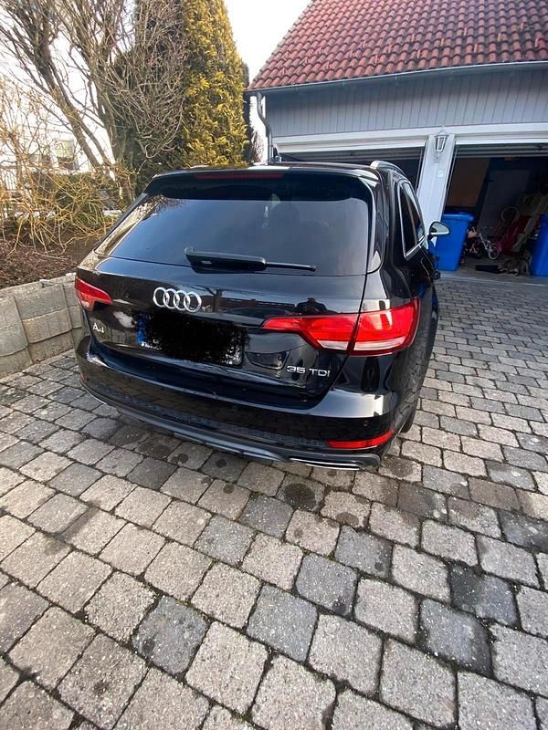 Gebraucht Audi A4 150 PS (110 kW) 2019 Schwarz Kombi