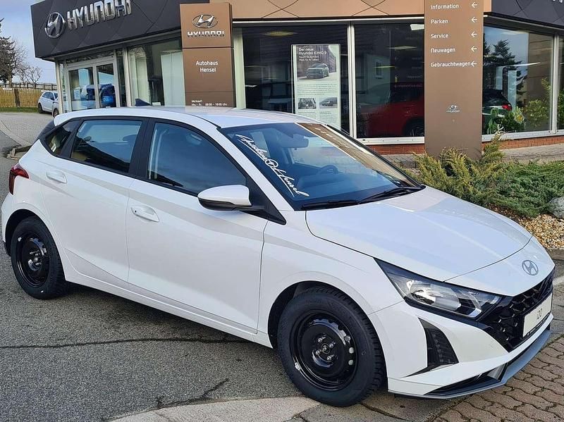 Gebraucht Hyundai i20 Comfort 101 PS (74 kW) 2025 Atlas white Kleinwagen