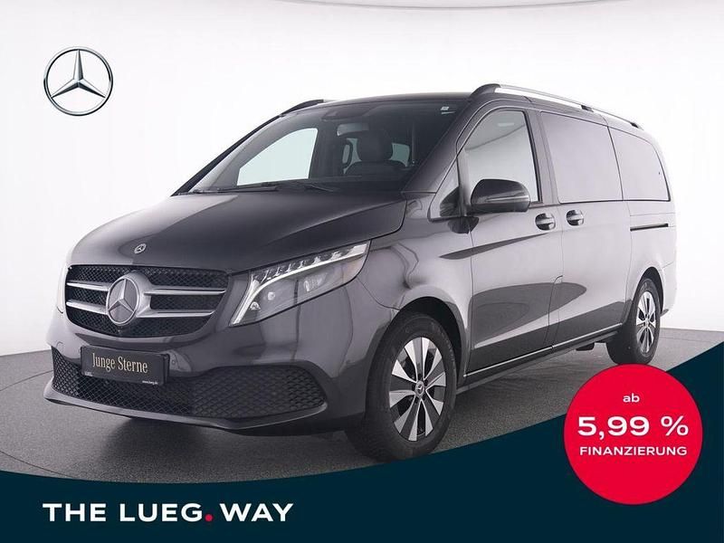 Grau graphitgrau metallic Gebraucht 2024 Mercedes V300 Van / Kleinbus | 70.685 € (Superpreis) - Bild 1/4