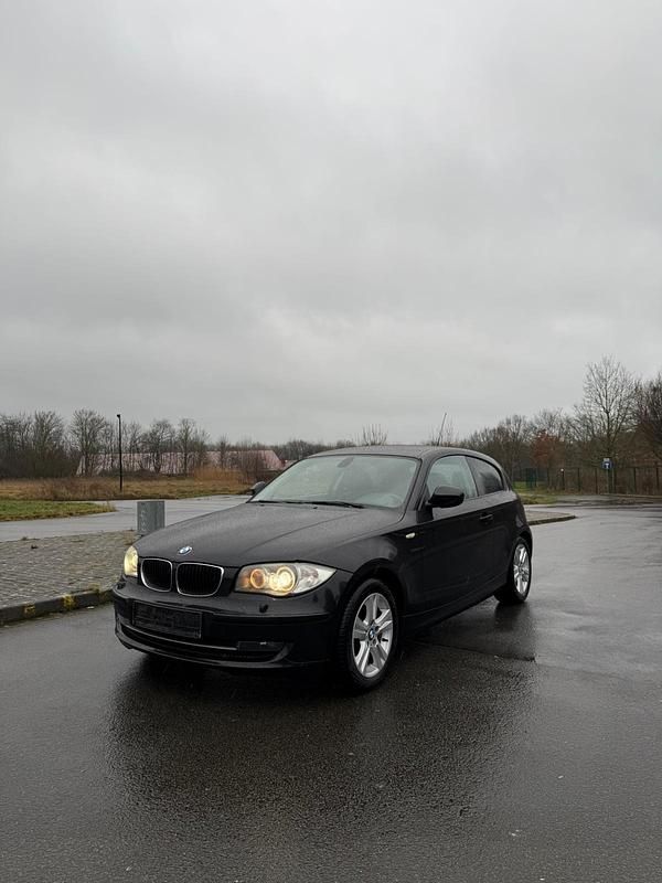 Schwarz Gebraucht 2010 BMW 120 Kleinwagen | 3.400 € (Guter Preis) - Bild 1/4
