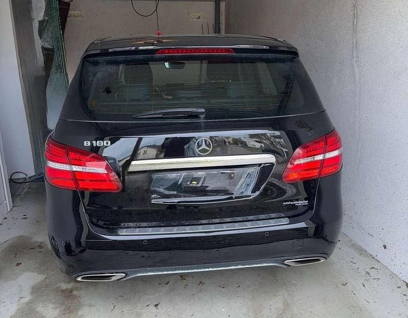 Gebraucht Mercedes B180 Edition 122 PS (89 kW) 2017 Schwarz Van / Kleinbus