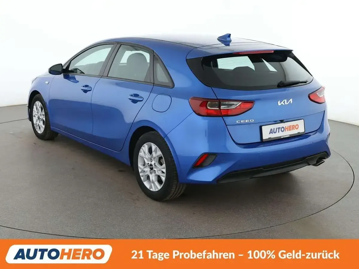 Używany Kia Ceed Edition 7 101 KM (74 kW) 2021 Niebieski Hatchback