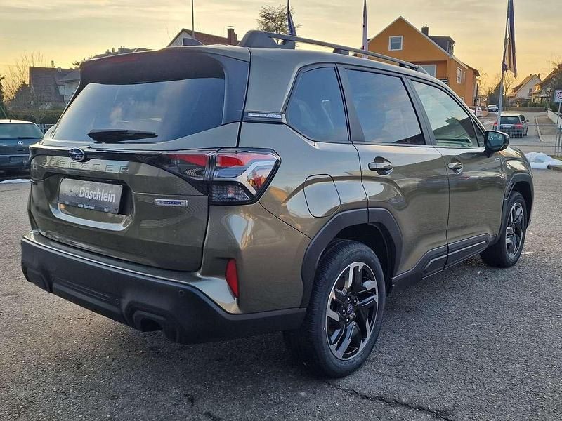 Neu Subaru Forester Exclusive+ 136 PS (100 kW) 2026 Autumn green (m) SUV