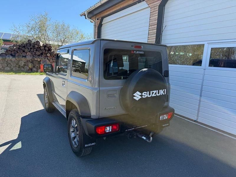 Gebraucht Suzuki Jimny Comfort+ 102 PS (75 kW) 2018 Grau SUV