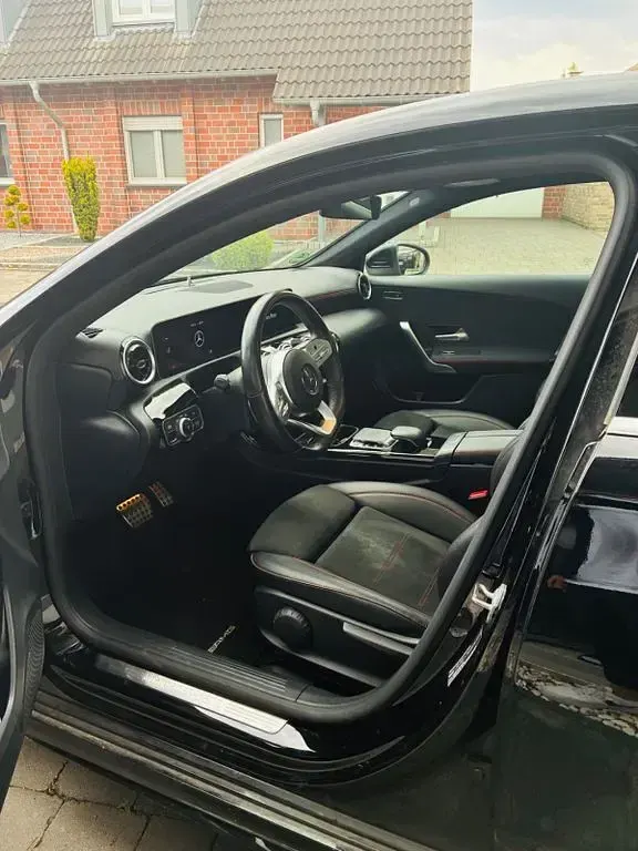 Gebraucht Mercedes A200 AMG line 163 PS (119 kW) 2019 Schwarz Limousine
