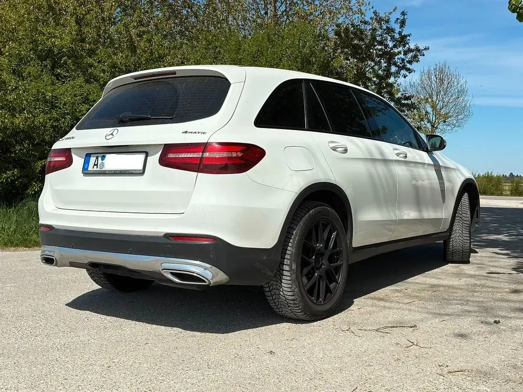 Używany Mercedes GLC250 204 KM (150 kW) 2017 Biały SUV