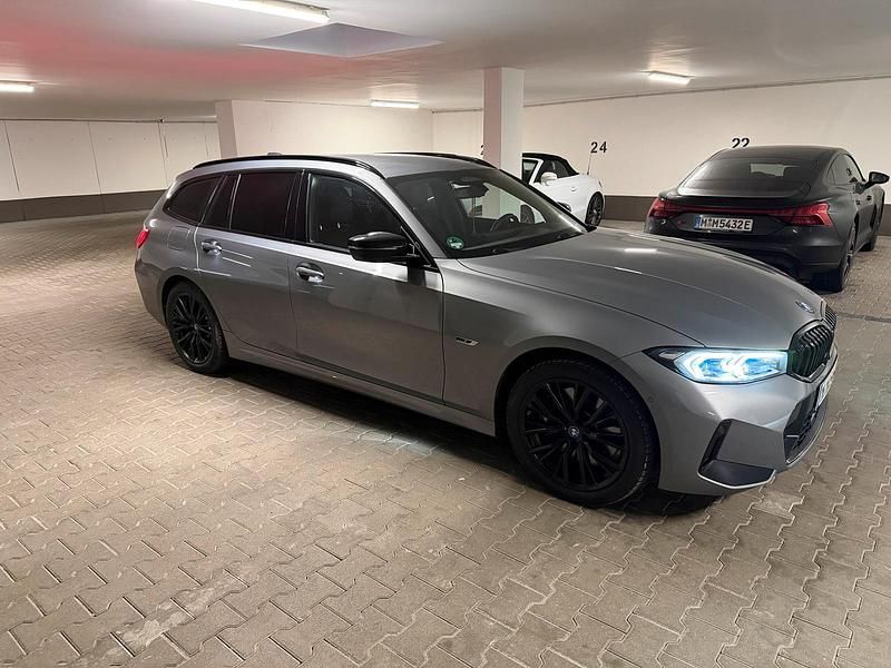 Gebraucht BMW 330e Shadowline 300 PS (220 kW) 2022 Grau Kombi