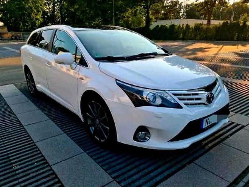 Gebraucht Toyota Avensis Executive 177 PS (130 kW) 2012 Weiß Kombi