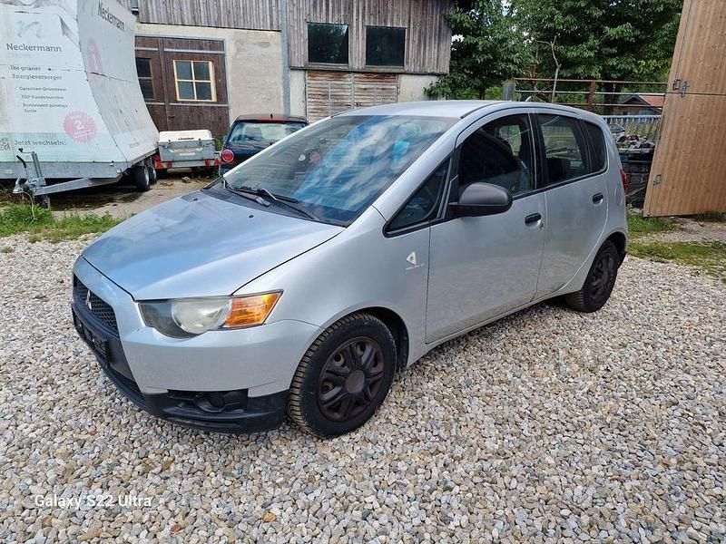 Silber Gebraucht 2009 Mitsubishi Colt Inform Limousine | 1.999 € (Etwas zu teuer) - Bild 1/4
