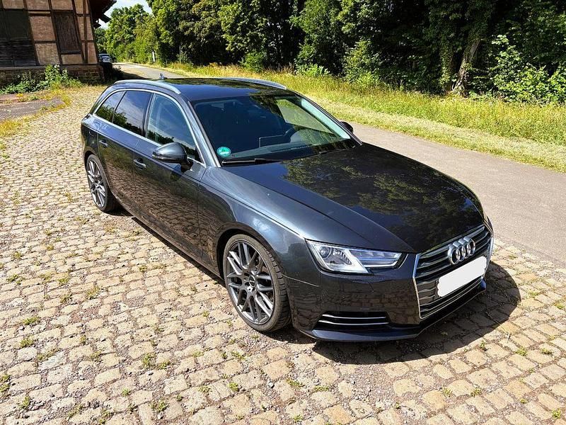 Grau Gebraucht 2018 Audi A4 Comfort Kombi | 13.850 € (Guter Preis) - Bild 1/4