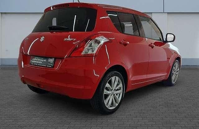 Gebraucht Suzuki Swift Club 94 PS (69 kW) 2014 Rot metallic Kleinwagen