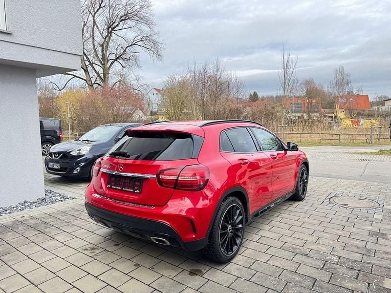 Gebraucht Mercedes GLA200 156 PS (114 kW) 2020 Rot SUV