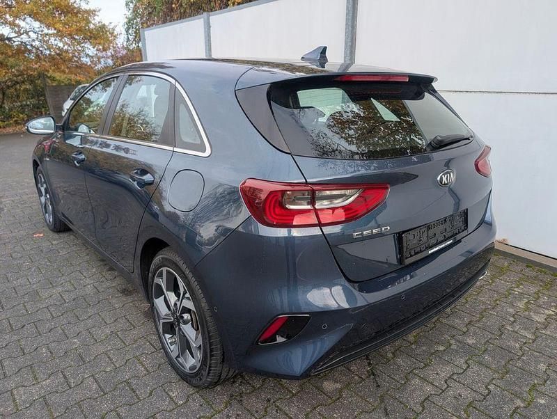 Gebraucht Kia Ceed 140 PS (102 kW) 2019 Blau Kleinwagen