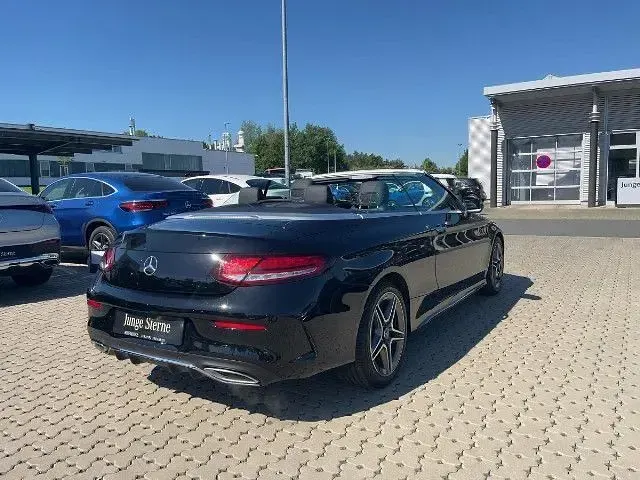 Gebraucht Mercedes C180 AMG 156 PS (114 kW) 2023 Schwarz Cabrio