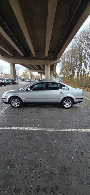 Gebraucht VW Passat Trendline 131 PS (96 kW) 2004 Grau Limousine