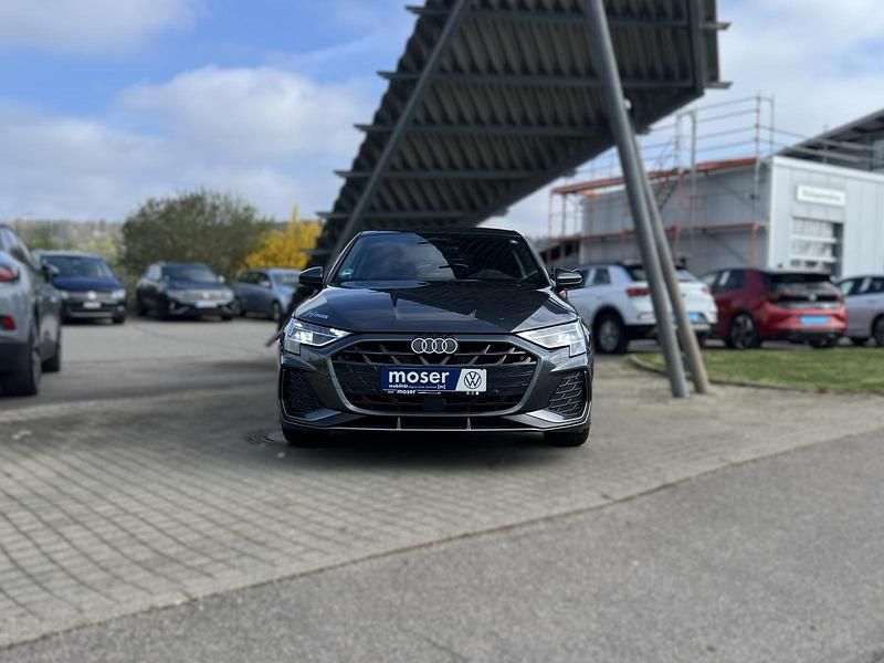 Second-hand Audi A3 S-Line 150 CP (110 kW) 2025 Gri Berlinǎ