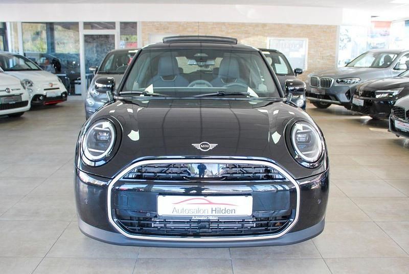Gebraucht Mini Cooper Favoured 156 PS (114 kW) 2024 Schwarz Kleinwagen