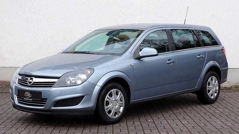 Gebraucht Opel Astra Edition 140 PS (102 kW) 2010 Silber Kombi