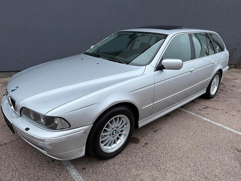 Silber Gebraucht 2025 BMW 525 Kombi | 2.700 € - Bild 1/4