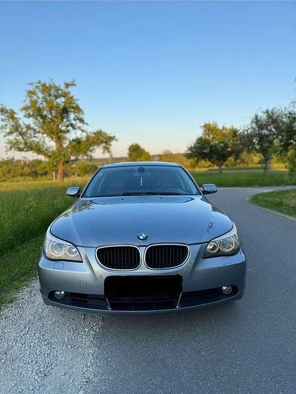 Grau Gebraucht 2003 BMW 520 Limousine | 5.500 € (Fairer Preis) - Bild 1/4