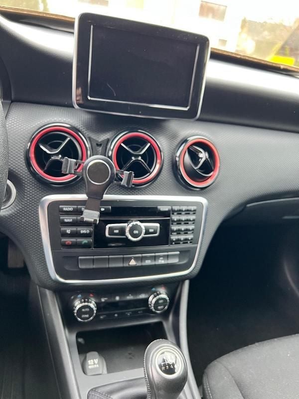 Gebraucht Mercedes A180 122 PS (89 kW) 2013 Silber Kleinwagen