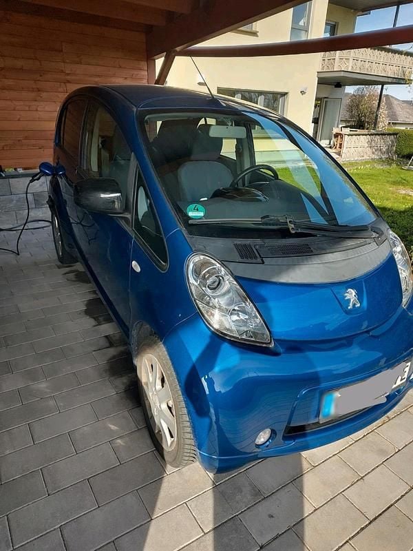 Gebraucht Peugeot iON 49 kW (67 PS) 2017 Blau Kleinwagen