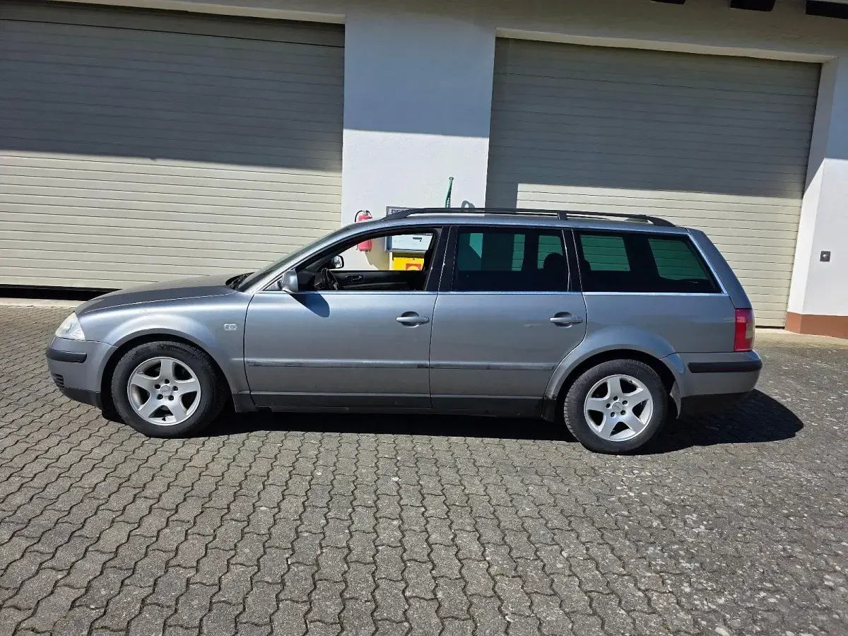 Usata VW Passat 131 CV (96 kW) 2003 Grigio Station wagon