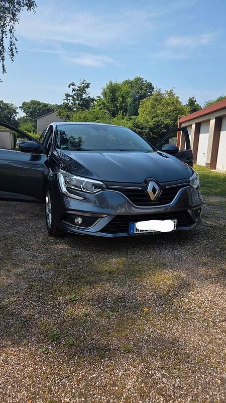Grau Gebraucht 2016 Renault Mégane III Life Kleinwagen | 5.400 € (Superpreis) - Bild 1/4