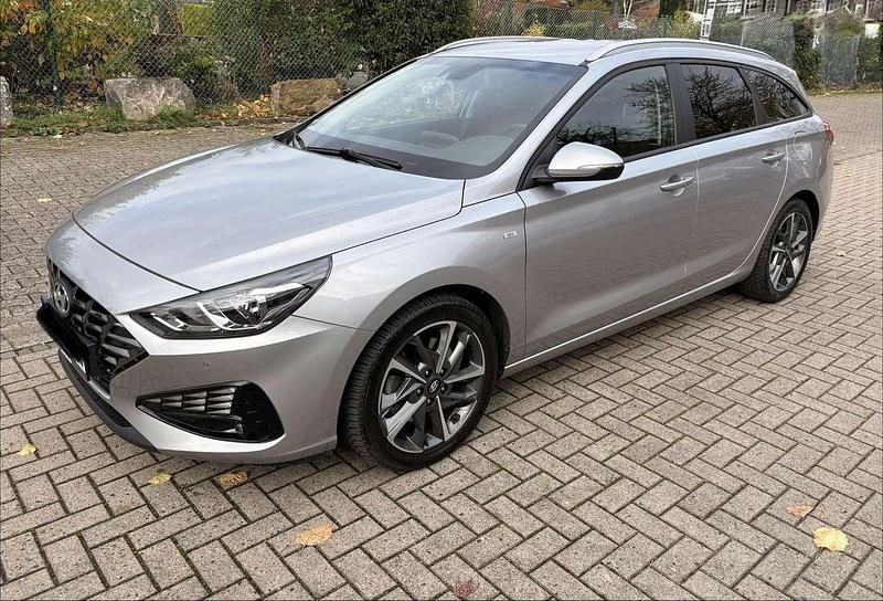 Silber Gebraucht 2023 Hyundai i30 Trend Kombi | 19.990 € (Guter Preis) - Bild 1/4