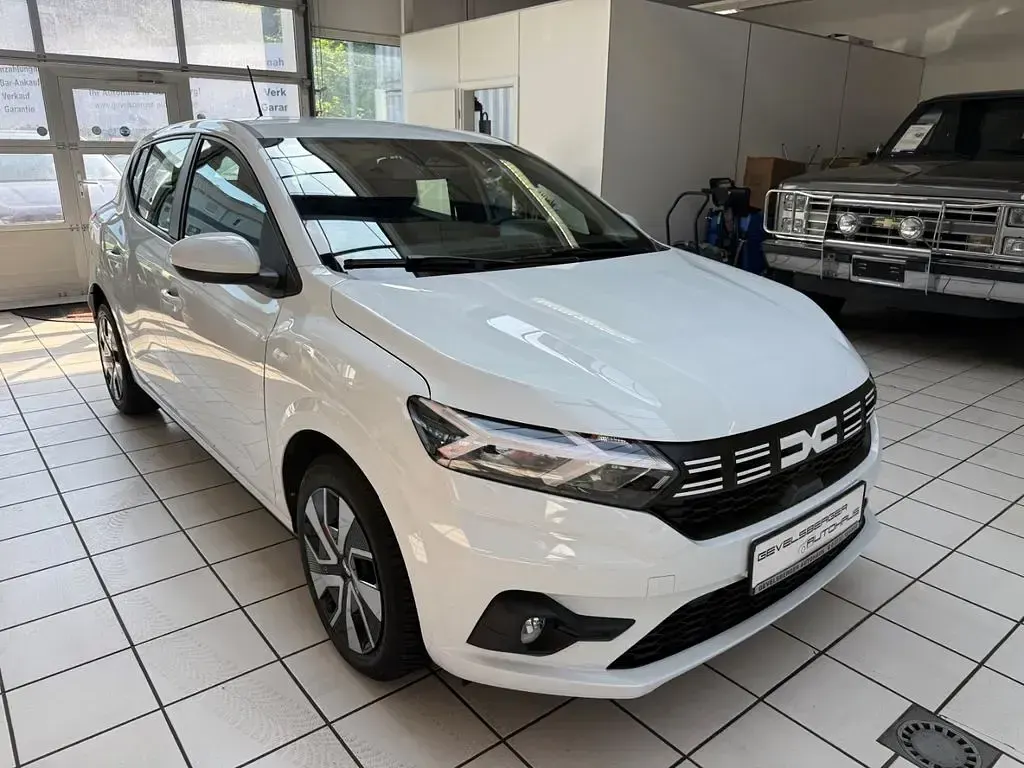 Gebraucht Dacia Sandero Expression 91 PS (66 kW) 2024 Weiß Limousine