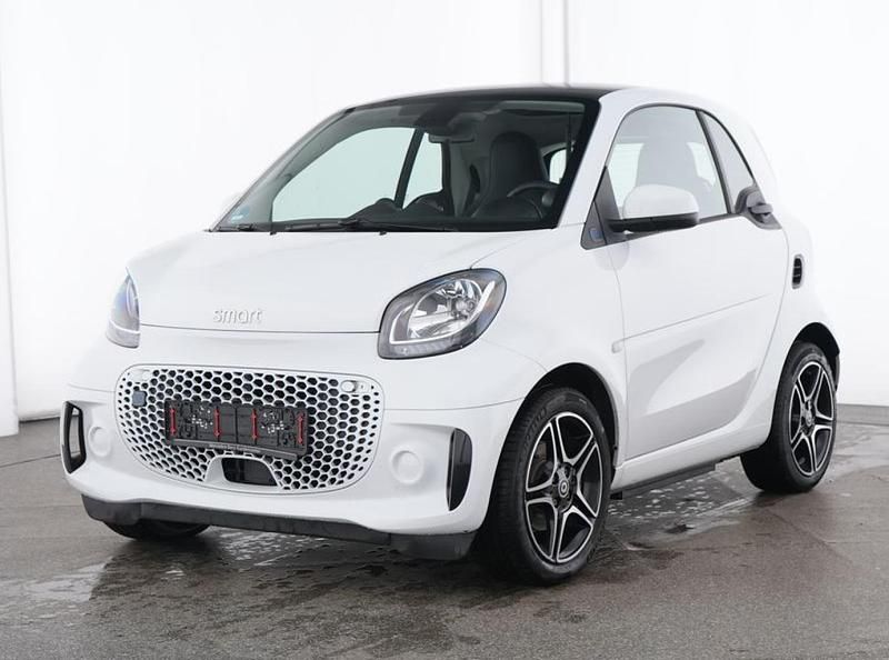 Weiß (white (weiß)) Gebraucht 2024 Smart ForTwo Electric Drive Prime Exclusive Coupé | 21.222 € (Teuer) - Bild 1/4